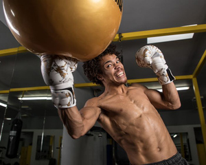Gants de boxe d'entraînement MMA personnalisés Gants de boxe d'entraînement au combat confortables et professionnels avec logo personnalisé à vendre - Product Image 4