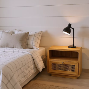 ตู้ข้างเตียงไม้เนื้อแข็งดีไซน์แบบดั้งเดิมเฟอร์นิเจอร์ในร่มคุณภาพสูงสำหรับบ้านและอพาร์ตเมนต์สำหรับห้องนอนห้องนั่งเล่นห้องรับประทานอาหาร - Product Image 1