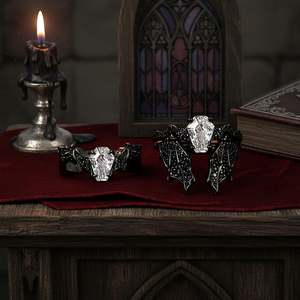 Ensemble de bagues pour couple Jeulia Gothic Black Bat Coffin Cut Crystal - Product Image 5