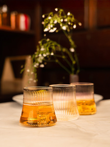 Venta al por Mayor de Botellas de Cerveza de Trigo Transparentes de Lujo Modernas con Grabado Personalizado, Capacidad de 280 ml, Hechas a Mano, Marca Borotech, Regalos Empresariales - Product Image 3