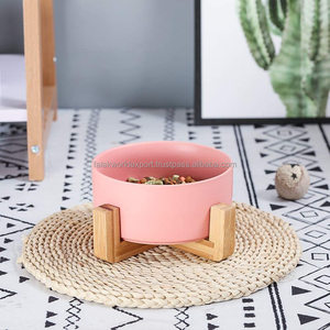 Cuenco elevado antideslizante de cerámica pulida y madera para mascotas con soporte para perros y gatos de Falak World Export - Product Image 4