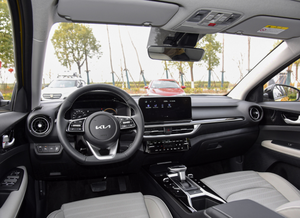 Auto Sedán de 3/4 Puertas y 5 Plazas, Vehículo Usado con Cámara LED, Luz Eléctrica, Asientos de Cuero, Multifunción, Automático/Manual - Product Image 4