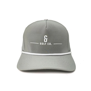 Gorra de golf de 5 paneles con logotipo de silicona 2D/3D personalizado, orificios de ventilación y cierre snapback de alto rendimiento, directamente del fabricante, proveedor de Vietnam. - Product Image 1