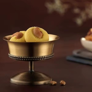 Cuenco Tradicional de Metal para Servir Dulces y Frutos Secos, Creando un Ambiente Culinario Cultural Auténtico - Product Image 1