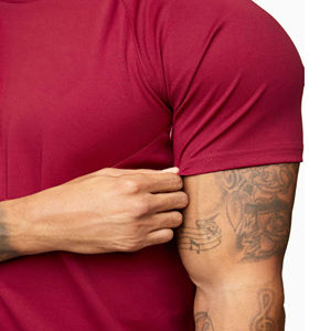 Conjunto de dos piezas de moda de verano para hombre, chándal informal con camiseta de manga corta y pantalones cortos para fitness, precio al por mayor - Product Image 5