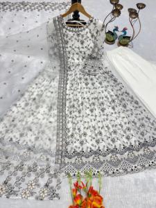 Ensemble robe longue à manches longues avec broderie Georgette, bas et dupatta confortables, vêtements indiens élégants pour femmes - Product Image 6