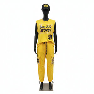 ชุดเสื้อยืดสีเหลืองผ้าเทอร์รี่คอตตอนโพลีเอสเตอร์คุณภาพสูงพร้อมกางเกงเลกกิ้งมีกระเป๋าคาร์โก้ พิมพ์ลายโลโก้ ชุดสำหรับผู้หญิง - Product Image 2