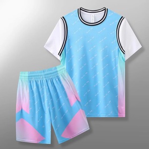 Conjunto de camiseta de baloncesto para jóvenes y adultos para hombres, uniforme de baloncesto con mangas cortas, camiseta de entrenamiento con cuello redondo, traje deportivo con estampado de dos bolsillos - Product Image 1