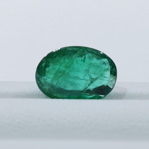 มรกตแซมเบียคุณภาพสูง 100% ธรรมชาติ รูปทรงวงรี 2.05 กะรัต สีเขียวกลาง หินประจำเดือนพฤษภาคม เหมาะสำหรับทำแหวนและจี้ - Product Image 1