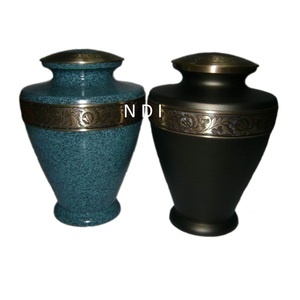 Urnes de crémation commémoratives design élégant urnes de cercueil en métal en laiton pour le corps humain fournisseur de cendres adultes de l'Inde - Product Image 2
