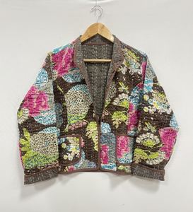 Chaqueta de invierno Kantha de algodón 100% para mujer, abrigo étnico de punto con estampado corto Gudri inspirado en el viento acolchado - Product Image 3