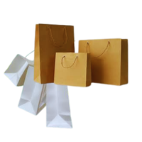 Sacs en papier kraft blanc/marron durables sur mesure en gros avec poignée longue, écologiques, recyclables, impression précise, qualité supérieure