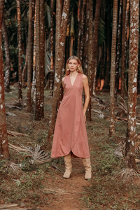 Maxi vestido bohemio de algodón orgánico Rosa polvoriento Estilo Vintage con cuello en V transpirable y teñido liso para la temporada de otoño - Product Image 5