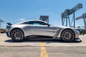 สภาพดีเยี่ยม รถมือสองปี 2023 Aston Martin V12 Vantage Coupe วิ่ง 900 ไมล์ - Product Image 4