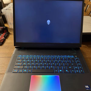 Nuevo y Auténtico Alienware 16 Area-51 240Hz Ultra 9 275HX 64GB 4TB SSD RTX 5090 con 2 Años de Garantía, Listo para Enviar - Product Image 1