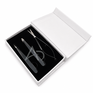 Pince à épiler professionnelle haut de gamme en acier inoxydable, à pointe biseautée et fine, manuelle, légère, durable, réutilisable, faite à la main, personnalisée - Product Image 1