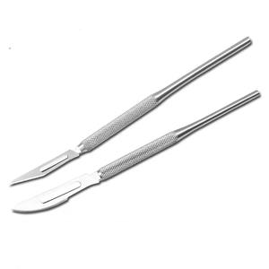 Ametrine Surgical AS-786 Mango de bisturí dental manual de acero inoxidable con agarre ergonómico para 3 unidades #   4 #   Hojas Quirúrgicas Orales con Certificación CE - Product Image 1