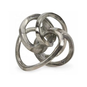 Objet de table sculptural fini argent de style caractéristique pour intérieurs de maison modernes et présentoirs de fenêtres fabriqués à la main en Inde - Product Image 3