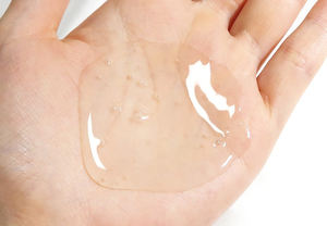 Limpiador facial y corporal 2 en 1 para hombre, coreano, con extracto de camelia para eliminar impurezas y mantener el equilibrio de la hidratación. - Product Image 3