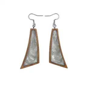 Pendientes de gota de moda de color personalizado Vintage para mujer lindo diseño de pasador de corazón con madera y resina para niñas - Product Image 3