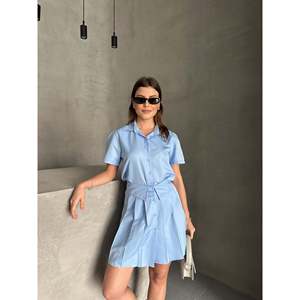 ชุดเซ็ตกระโปรงและเสื้อเชิ้ตสีน้ำเงินลายเส้นสำหรับผู้หญิง Mybeefashion - ชุดสองชิ้นผ้าคอตตอนผสมสำหรับใส่ในชีวิตประจำวัน - Product Image 1