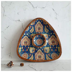 Glossy Finish <b>Triangle</b> Shaped <b>Wooden</b> Serving Platter for Parties - Product Image 2