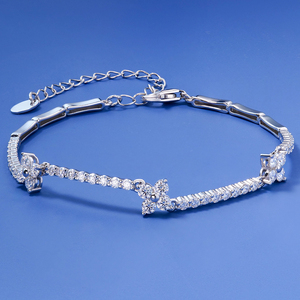 Pulsera de tenis de trébol de cuatro hojas para mujer, de plata de ley 925 con baño de rodio, con moissanita VVS color D, joyería fina con incrustaciones. - Product Image 1