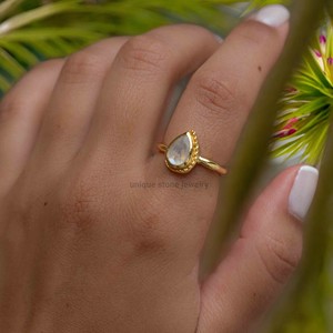 แหวนเงินสเตอร์ลิง925ทำด้วยมือพลอยสีรุ้งประดับพลอยธรรมชาติพลอยลูกแพร์ตัดด้วยเม็ดสีทองตั้งค่าอย่างดีเยี่ยม - Product Image 3