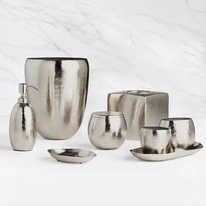 Ensemble de salle de bain en métal haut de gamme pour la décoration de salle de bain design, améliorant l'intérieur avec une finition et un style métalliques - Product Image 2