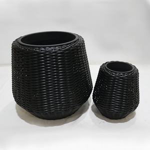Artex Dong Thap Juego de macetas de ratán de plástico tejido negro Maceta decorativa moderna para interiores y exteriores - Product Image 4