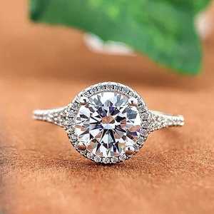 แหวนหมั้นทองคำแท้ 14K ดีไซน์โรแมนติกสำหรับผู้หญิง ประดับเพชรแล็บโกรว์แบบ Halo Setting เหมาะสำหรับงานแต่งงาน งานครบรอบ หรือเป็นของขวัญเครื่องประดับชั้นดี - Product Image 1