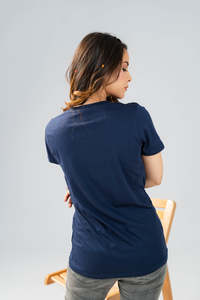 Camiseta Básica de Mujer, Color Sólido, Corte Ajustado, Tejido Transpirable y Suave, Diseño Versátil para Combinar, Manga Corta Informal - Product Image 4