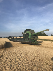 Cosechadora Multiusos John Deere 1075 para Trabajo Agrícola - Product Image 3
