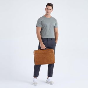 Housses de protection élégantes pour ordinateur portable en cuir de qualité supérieure avec un design élégant, une résistance aux rayures, un ajustement sûr et un attrait professionnel - Product Image 3