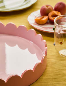 ถาดเสิร์ฟทรงกลมเคลือบแล็กเกอร์สีชมพูพร้อมขอบทรงหอยเชลล์ถาดตกแต่งโต๊ะกาแฟและความบันเทิงในบ้าน - Product Image 3