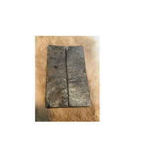Écailles de corne de grain naturel - Matériau artisanal biologique, écologique et moderne pour la fabrication de manches de couteau de poche, offrant une traction visuelle et une chaleur organique - Product Image 1