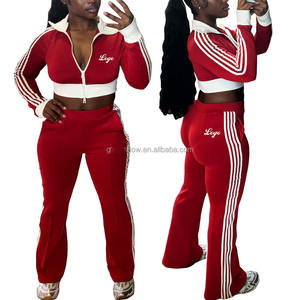 Ensembles de survêtements 2 pièces pour femmes d'automne personnalisé hauts courts à fermeture éclair et pantalons évasés survêtement à rayures décontracté ensemble de vêtements de détente survêtement - Product Image 3