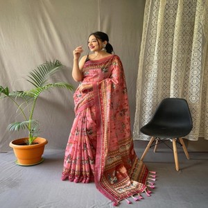 Sari de Algodón Malai Puro VASTRA COTTAGE, Borde Grande, Estampado Digital, Patrón Kalamkari, Pallu en Contraste con Borlas, Ropa Étnica - Product Image 1