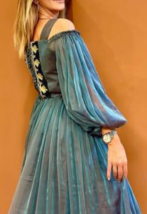 Robe traditionnelle afghane Kuchi Tenue élégante en soie pour les festivals et les tenues de soirée - Product Image 2