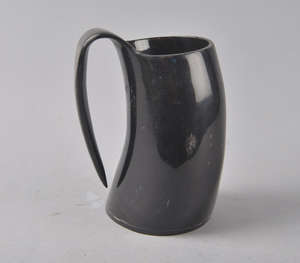 Jarra Vikinga Negra Pulida de Primera Calidad Hecha a Mano, Auténtica Jarra de Cuerno de Búfalo para Cerveza, Hidromiel y Cerveza Tradicional - Product Image 4