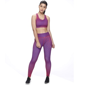 Ensemble de yoga personnalisé avec logo imprimé pour femmes, nouveau design, qualité supérieure, design fitness, ensemble de yoga pour femmes - Product Image 1