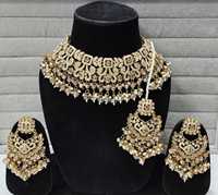 Parure de mariée tendance plaquée or avec collier ras-du-cou, boucles d'oreilles, perles d'imitation et pierres de haute qualité, anti-ternissement, pour femme