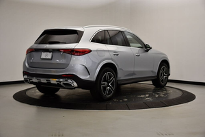 Mercedes-Benz GLC 300 4MATIC 2024 Usado en Excelentes Condiciones, Automático, Volante a la Izquierda, R20, Cuero Oscuro, SUV con Cámara Trasera y Portaequipajes de Aluminio - Product Image 2