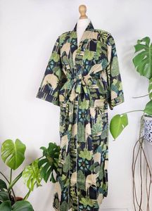 เสื้อคลุมพิมพ์ลายนกยูงสีเขียวดำชุดคลุมชายหาดสวมใส่สบายซักได้ตามธรรมชาติชุดกิโมโนลายดอกไม้สไตล์อินเดีย - Product Image 2