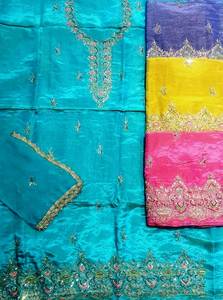 Costumes de fête en soie brodés à la main non cousus de créateur moderne pour femmes Style indien tendance pour les fêtes traditionnelles - Product Image 4