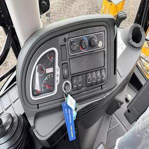 รถตักดิน4WD สำหรับงานก่อสร้างและแผ่นดินไหว - Product Image 4