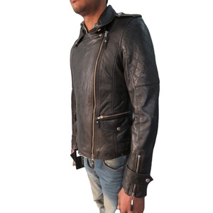Chaqueta de motociclista de cuero negro para hombre con patrón acolchado en los hombros y mangas, forro suave de poliéster. - Product Image 3