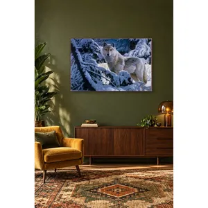 Impression sur toile de Fida Wolf parmi les branches de pin enneigées - Product Image 3