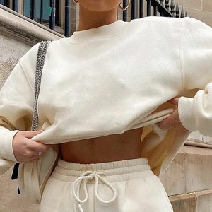 Conjunto de sudadera y pantalones cortos de cuello redondo de lana con puños de costilla de talla grande, chándal de mujer en blanco personalizado con logotipo - Product Image 6