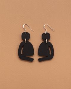 Venta caliente mejores pendientes de aro de resina nuevo diseño de gota de perla multicapa joyería de moda para fiesta de mujeres HF Crafts - Product Image 1